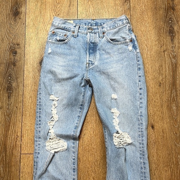 Levi’s 501 Original Fit Distressed Straight Leg Jeans RTM - Picture 5 of 9